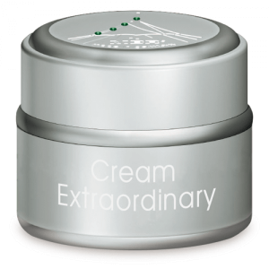 Cream Extraordinary comes in a silver jar with a metallic lid featuring a minimalist design and small green dots, enriched with gold leaf flakes to provide intensive moisture.