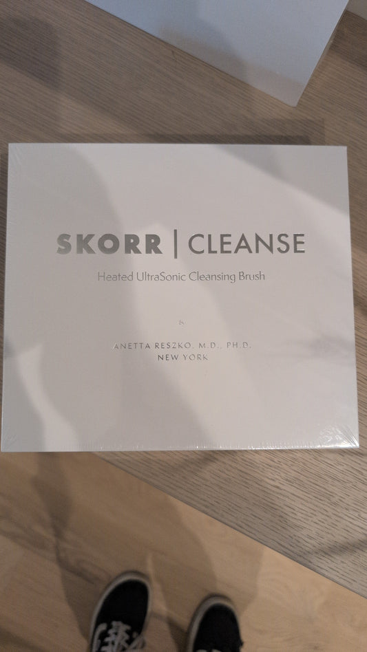 skorr cleanse Heated Ultrasonic cleansing brush Anetta Reszko M.D. PH. D New York box